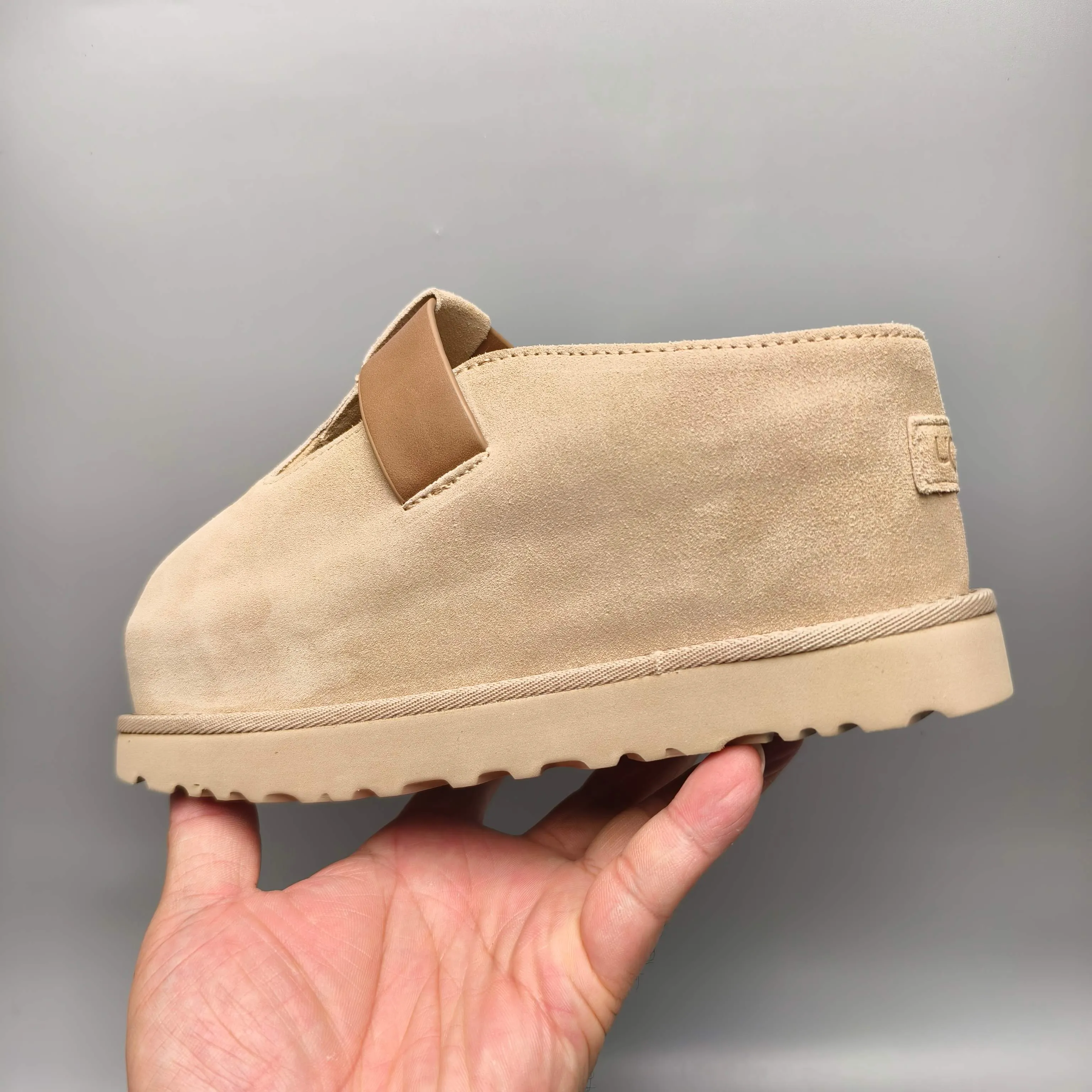 💰500 UGG sheepskin all-in-one snow boots 7550 spring and summer thick-soled casual style color: maroon sand black leather code number: 35-41?